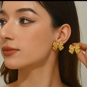 Elegant Gold Bow Earrings